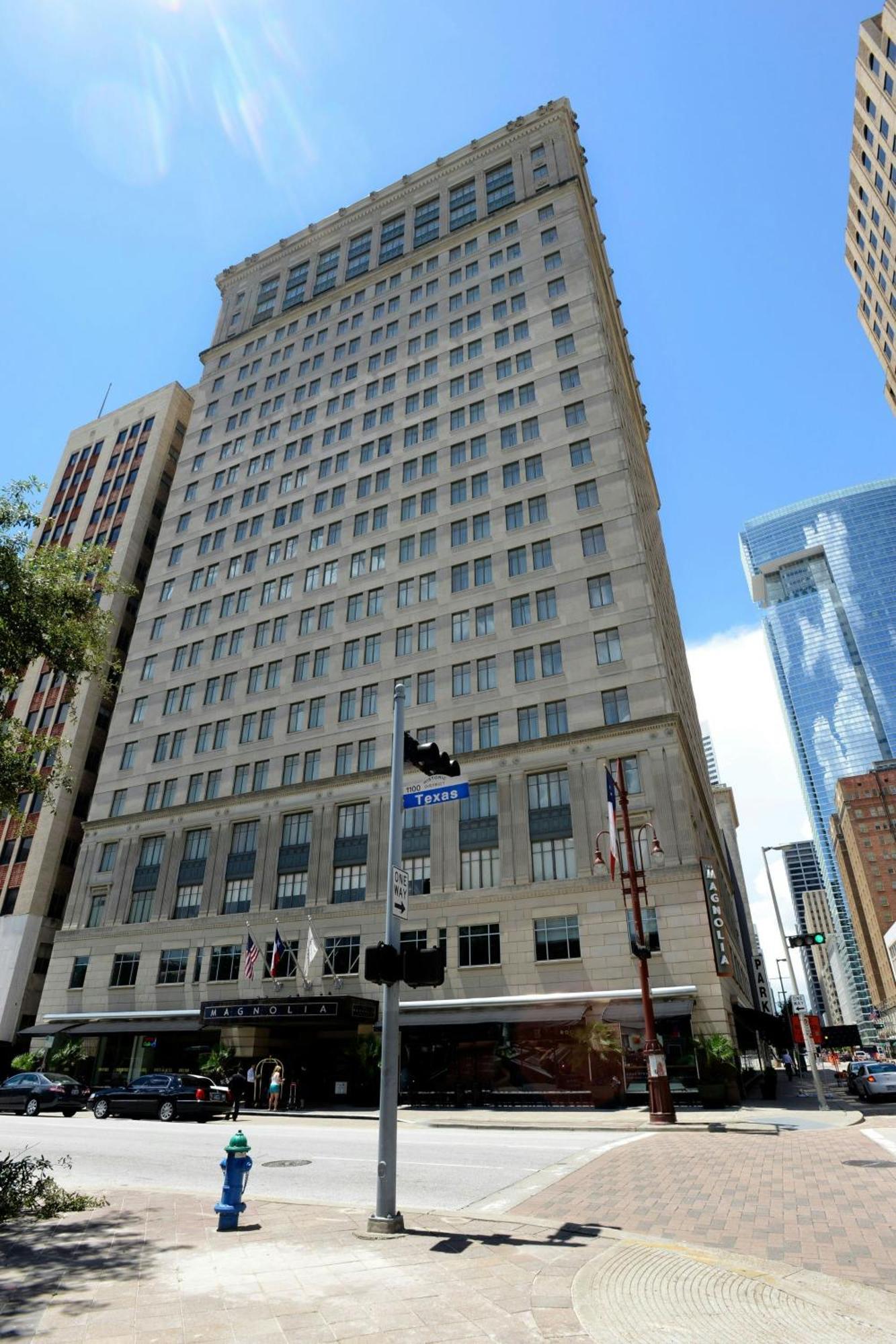 Magnolia Hotel Houston, A Tribute Portfolio Hotel Exterior photo